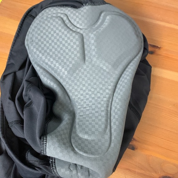 MEC Padded Performance Cycling Pants, 3/4 Length, Reflective, Stretch - Picture 3 of 7